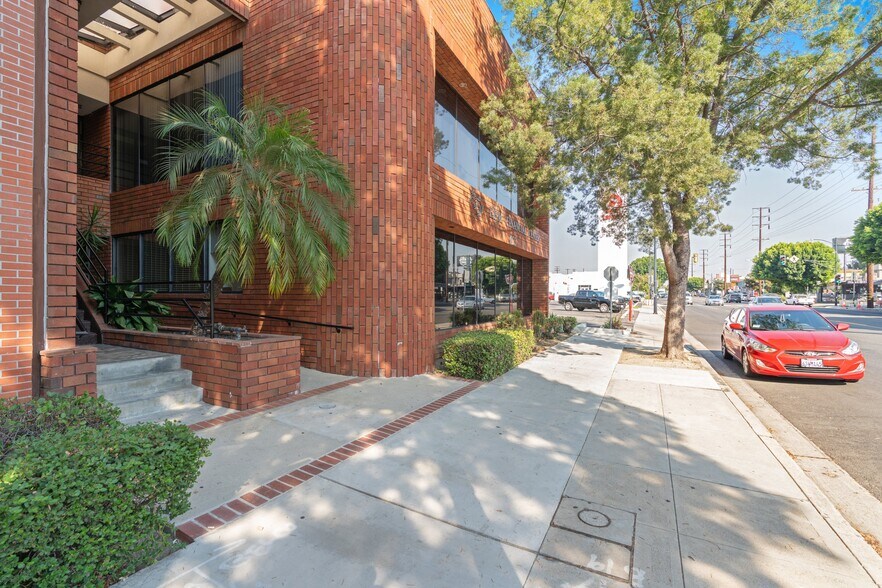 More Photos Of 1023 N Hollywood Way, Burbank Office For Lease
