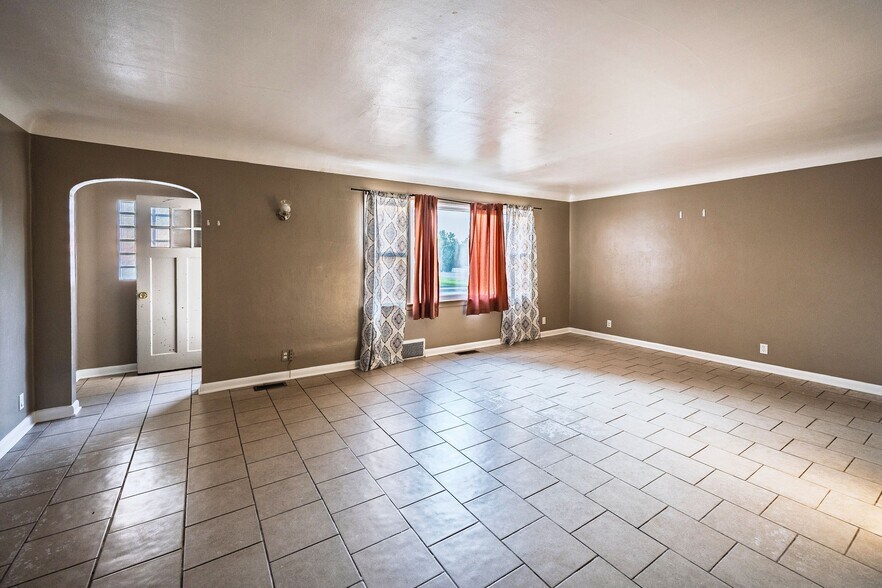 More Photos Of 404 10th St, Wheatland Apartments For Sale