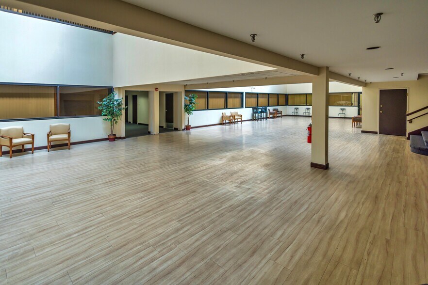 More Photos Of 161 S Lincolnway, North Aurora Medical For Lease