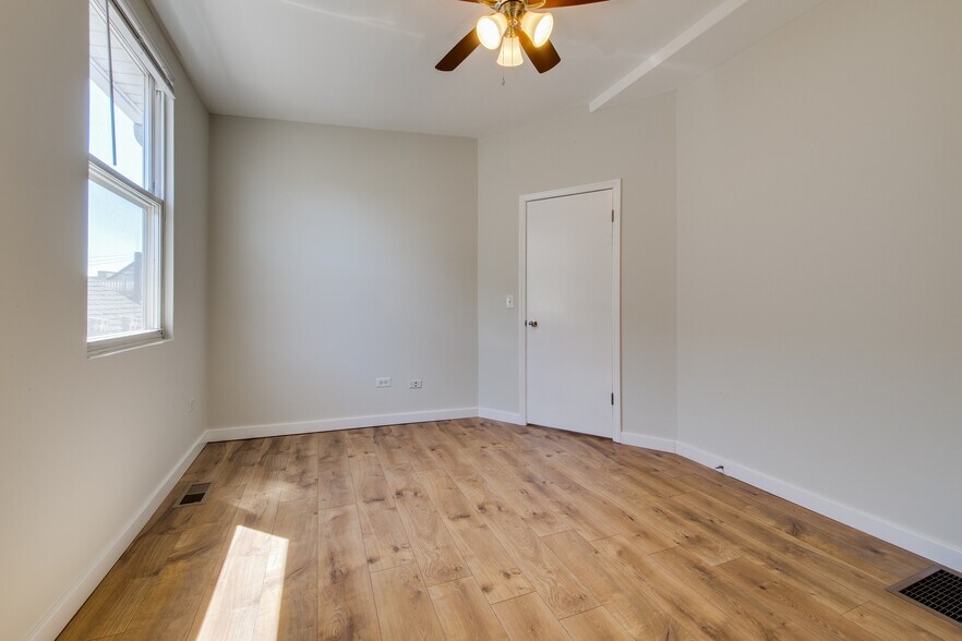 More Photos Of 1246 N Cleaver St, Chicago Apartments For Sale