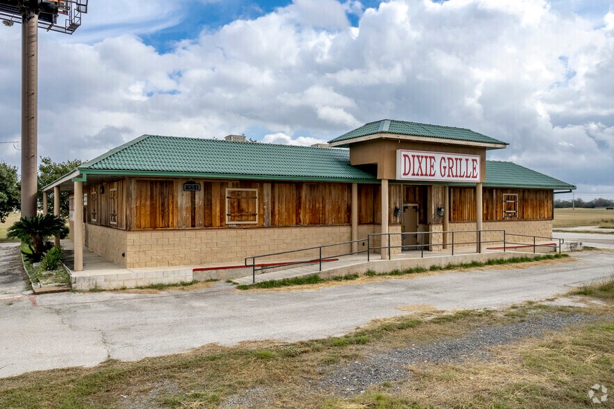 More Photos Of 1575 W Interstate 10, Seguin Restaurant For Lease