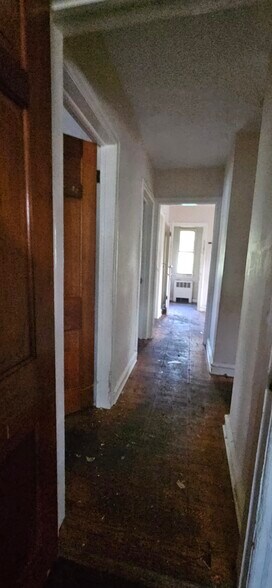 More Photos Of 9 E 44th St, Wilmington Office Residential For Sale