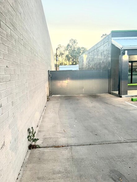 More Photos Of 10812 N Cave Creek Rd, Phoenix Storefront For Lease