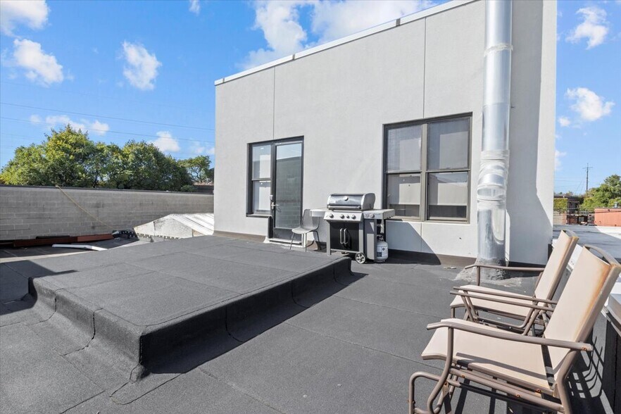 More Photos Of 24-65 46th St, Astoria Flex For Lease