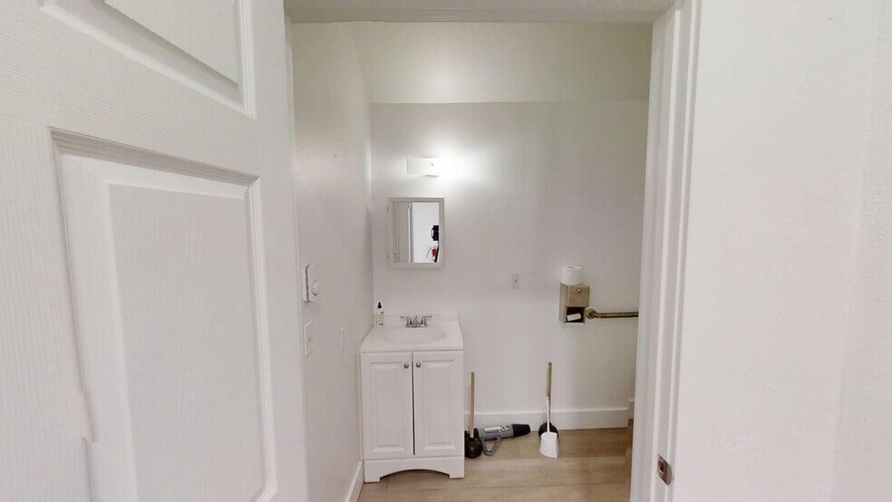 More Photos Of 11518 NE Sandy Blvd, Portland Apartments For Lease