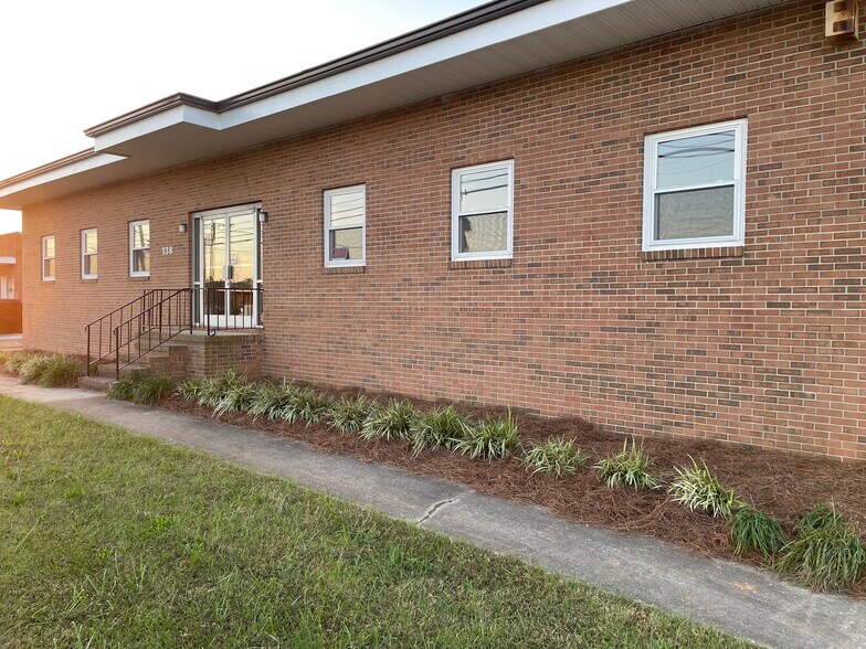 More Photos Of 132-144 Industrial Ave, Greensboro Warehouse For Lease