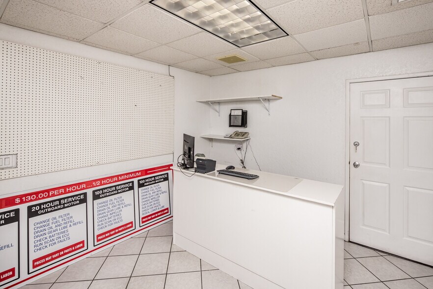 More Photos Of 951 Lake Havasu Ave N, Lake Havasu City Showroom For Lease
