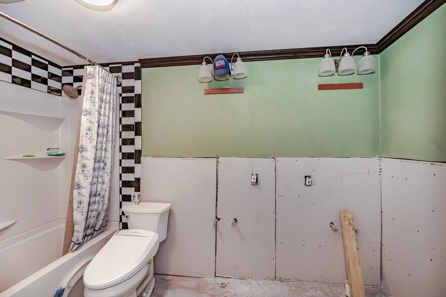 More Photos Of 415 Cooper St, Punta Gorda Flex For Sale