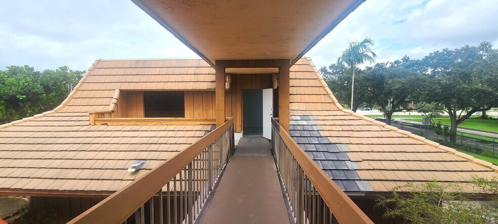 More Photos Of 7800 W Oakland Park Blvd, Sunrise Medical For Sale