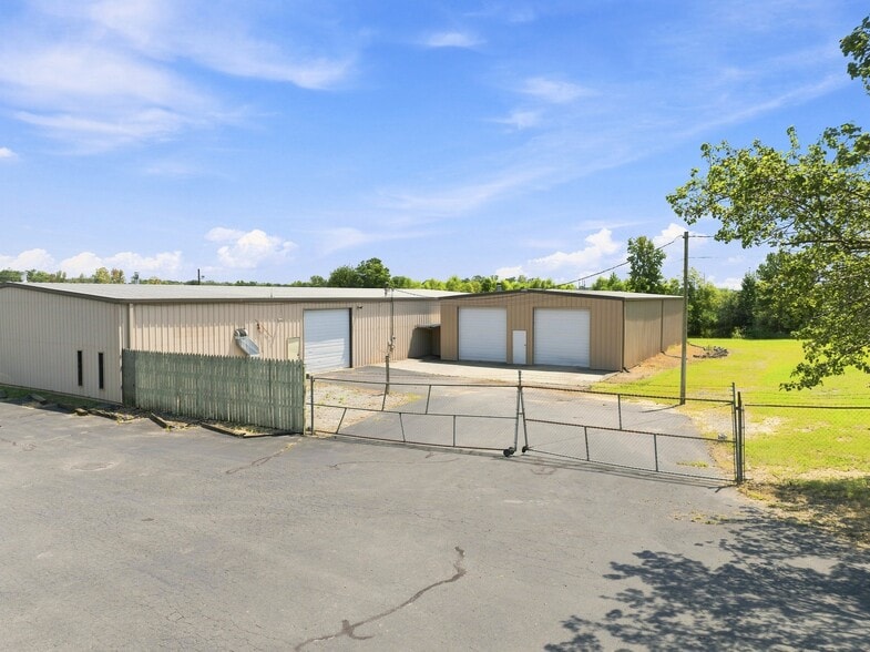 More Photos Of 3267 US Highway 431, Albertville Showroom For Sale