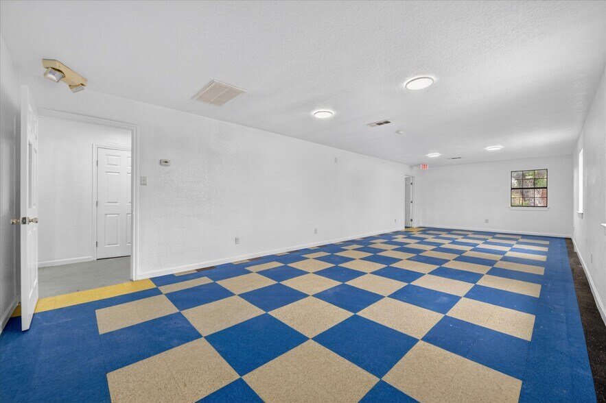 More Photos Of 936 E Highway 199, Springtown Freestanding For Sale
