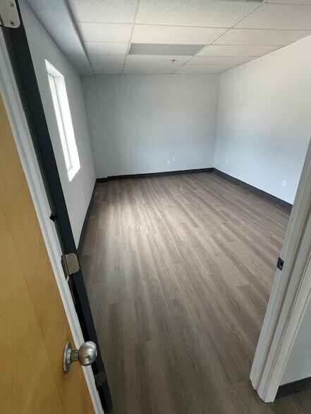 More Photos Of 7927-7939 Red Granite Loop, Colorado Springs Warehouse For Lease