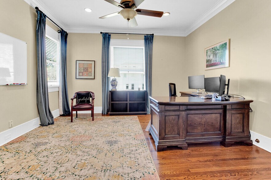 More Photos Of 313 E Charnwood St, Tyler Office For Lease