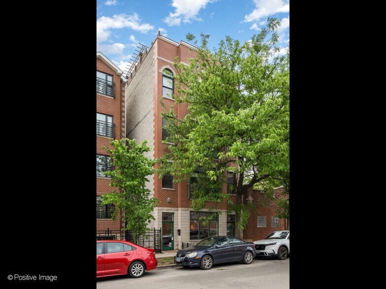 More Photos Of 3248 N Sheffield Ave, Chicago Storefront Retail Residential For Sale