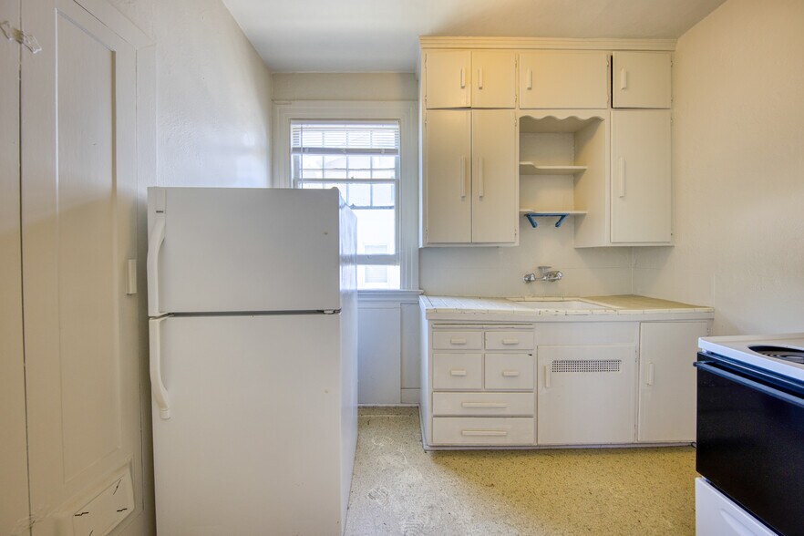 More Photos Of 429 Vernon St, Oakland Apartments For Sale