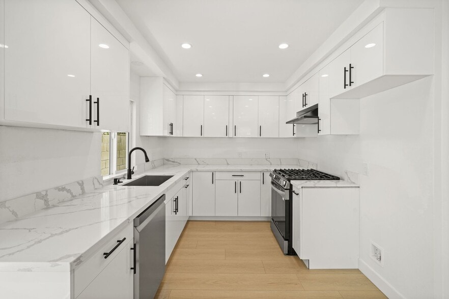 More Photos Of 7010 Lennox Ave, Van Nuys Apartments For Sale