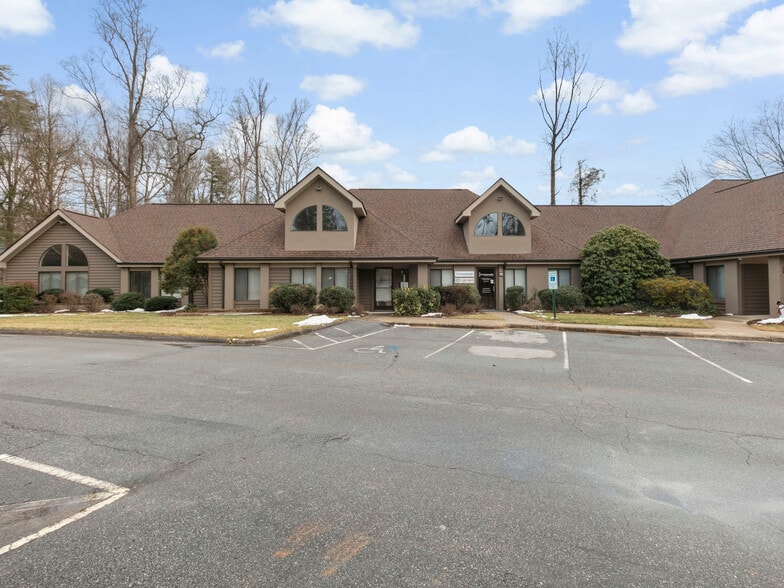 More Photos Of 1998 Hendersonville Rd, Asheville Medical For Lease
