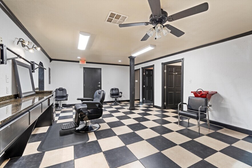 More Photos Of 408 N 25th St, Waco General Retail For Sale