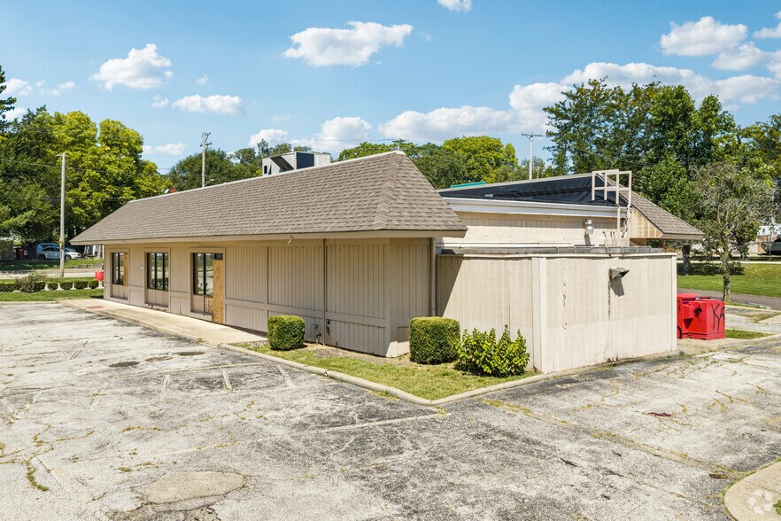 More Photos Of 2920 NE Adams St, Peoria Freestanding For Sale