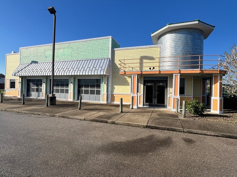 Primary Photo Of 8301 Eagle Lake Dr, Evansville Restaurant For Sale