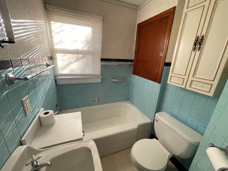 More Photos Of 2745 Orange Ave NE, Roanoke Office For Sale