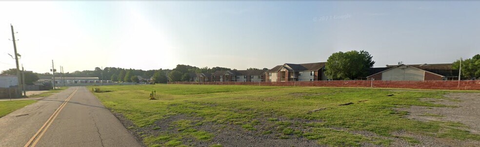 More Photos Of 310 E 49th St, Texarkana General Retail For Sale