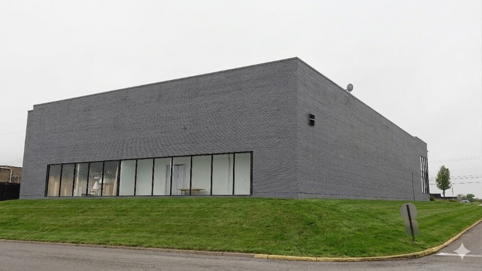 More Photos Of 7373 Market St, Boardman Freestanding For Sale