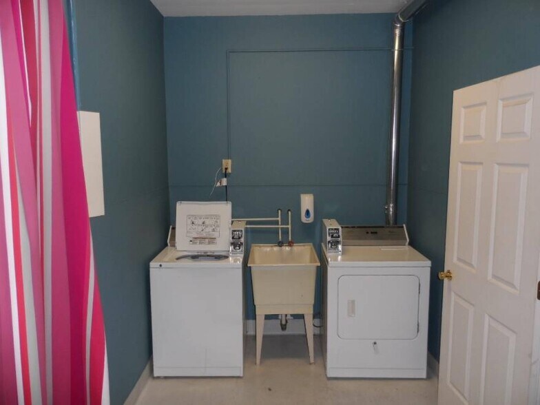 More Photos Of 112 NW 2nd Ave, Mandan Storefront Retail Residential For Lease