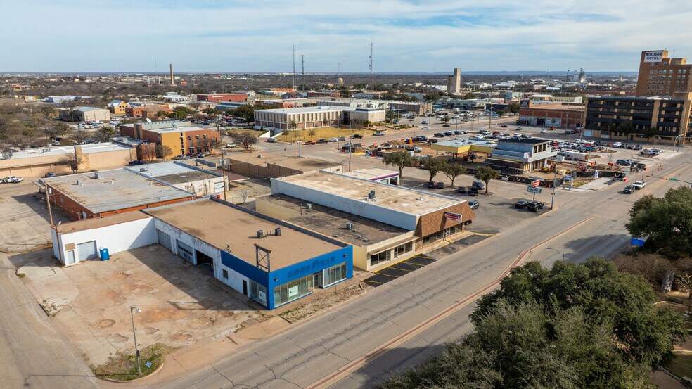 More Photos Of 623-627 Pine St, Abilene Storefront For Sale