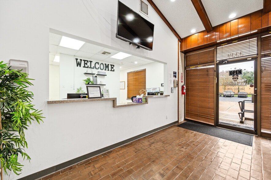 More Photos Of 3339 Fairview St, Pasadena Medical For Sale