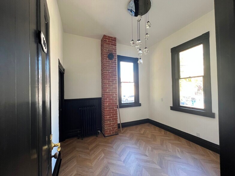 More Photos Of 100 W Main St, Boise Office Residential For Lease