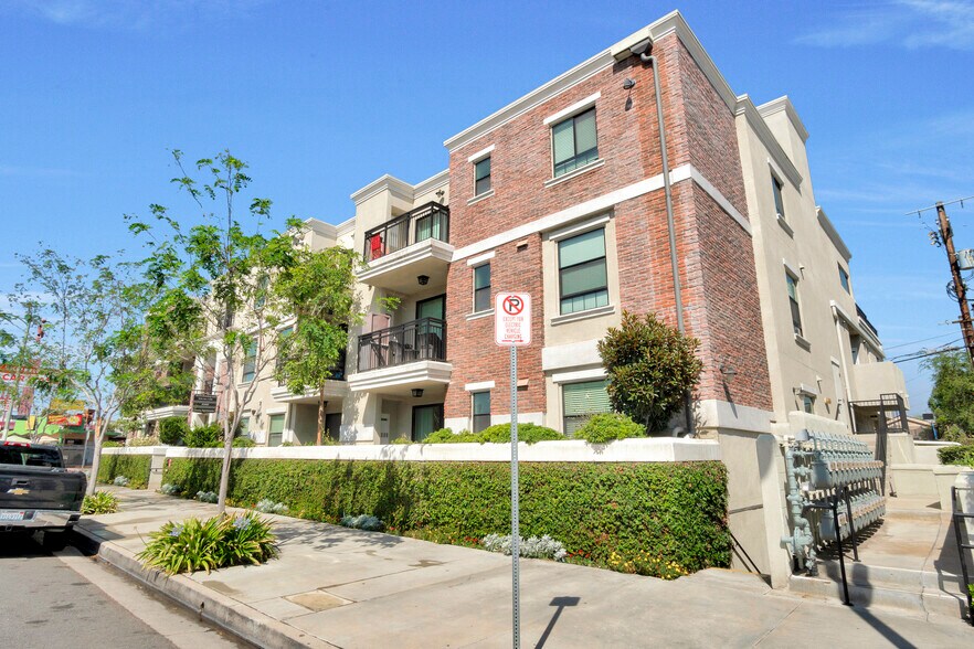 More Photos Of 10455 Magnolia Blvd, North Hollywood Apartments For Sale