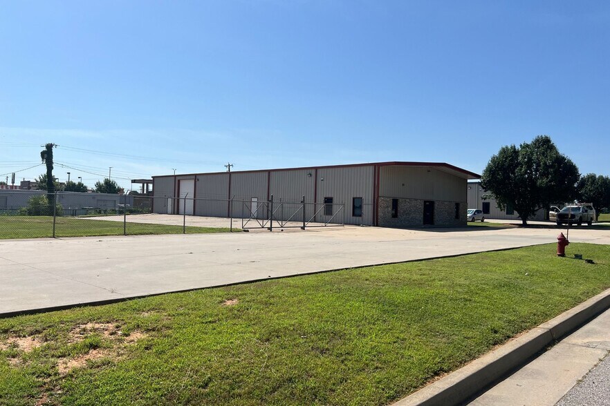 Primary Photo Of 2820 Global Pky, Midwest City Industrial For Sale