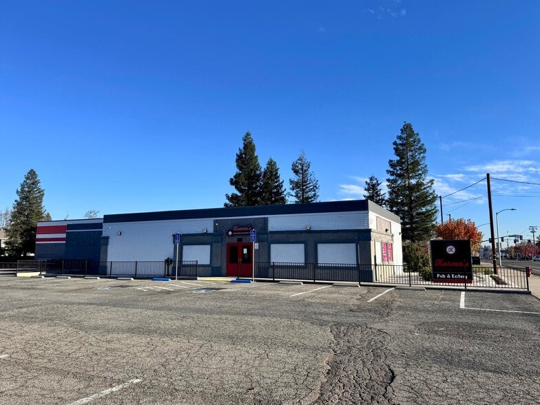 More Photos Of 329 Lake Blvd, Redding Bar For Lease