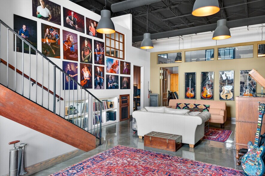 More Photos Of 2500 Emerson Ave S, Saint Petersburg Manufacturing For Lease