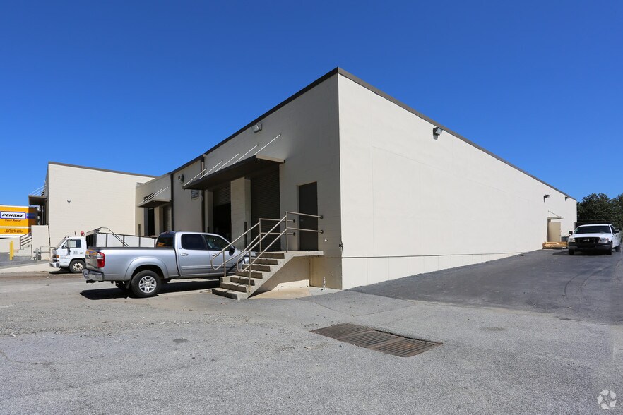 More Photos Of 1426 Chattahoochee Ave NW, Atlanta Warehouse For Lease