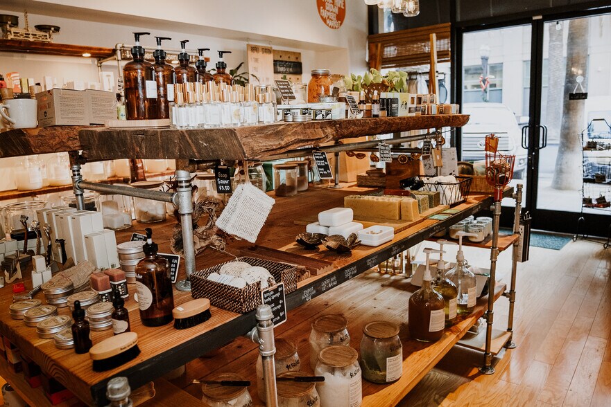 More Photos Of 131-195 W Center Street Promenade, Anaheim Unknown For Lease