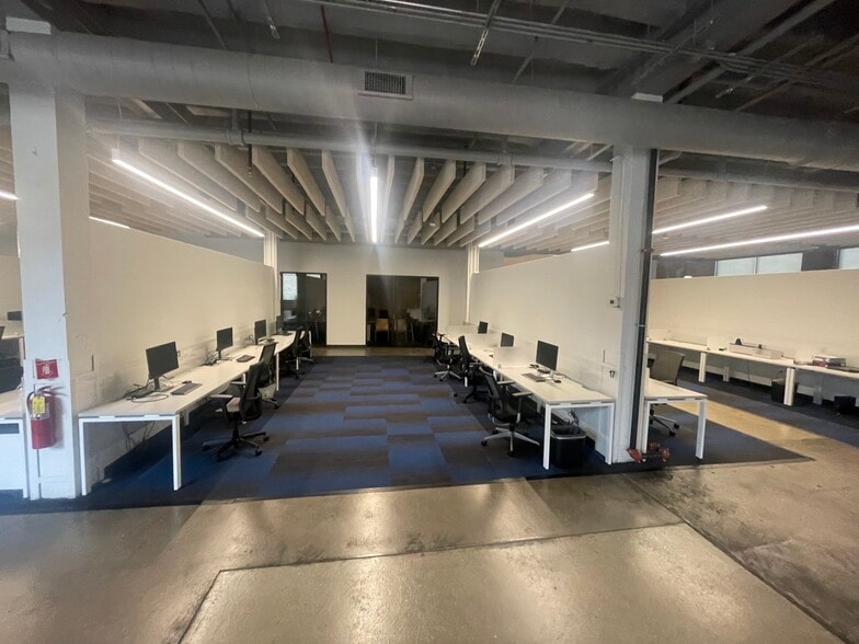 More Photos Of 1621 W Carroll Ave, Chicago Manufacturing For Lease