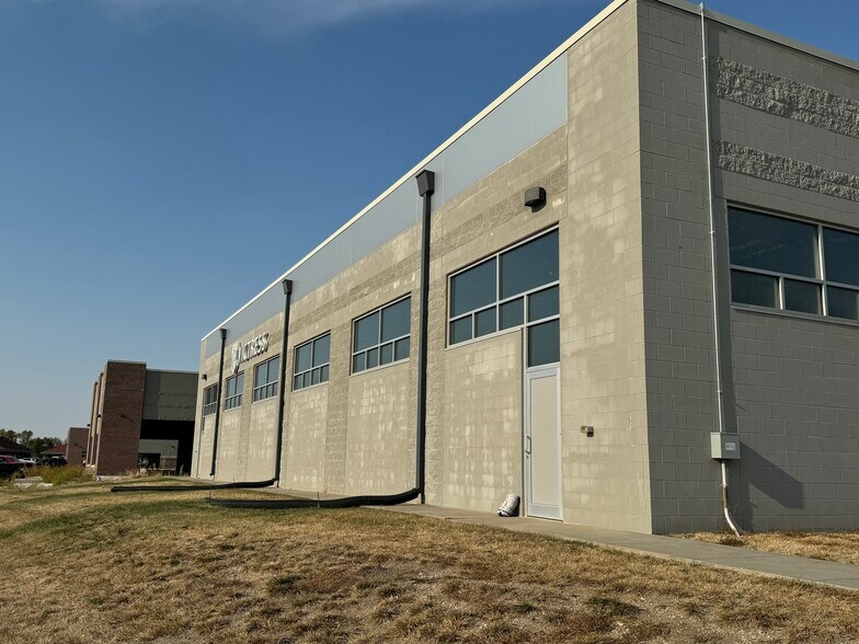 More Photos Of 8245 Cody Dr, Lincoln Warehouse For Lease