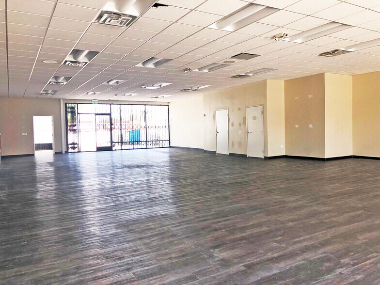 More Photos Of 18471-18477 Ventura Blvd, Tarzana Freestanding For Lease