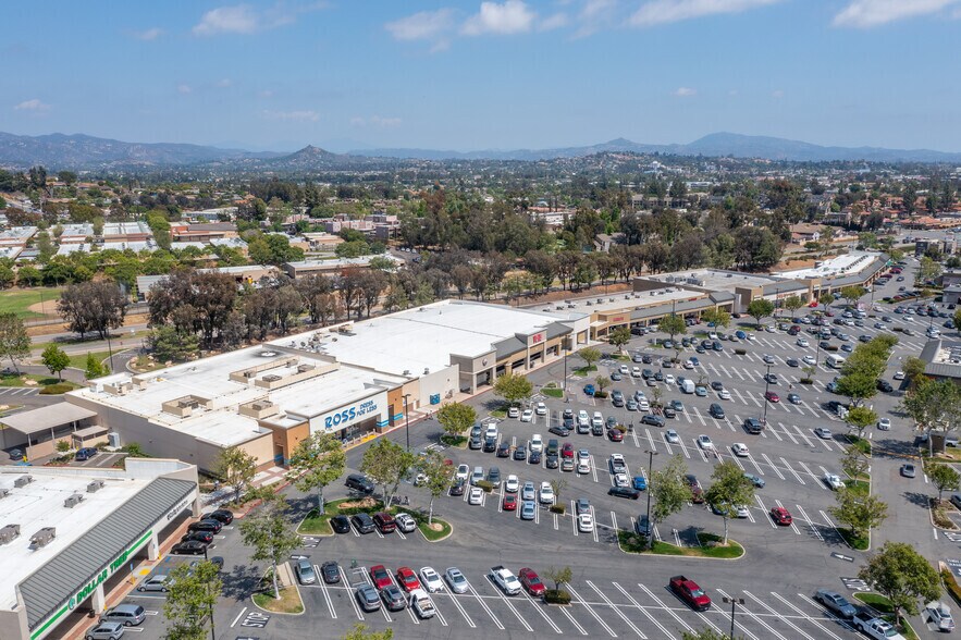 More Photos Of 302-362 W El Norte Pky, Escondido Unknown For Lease