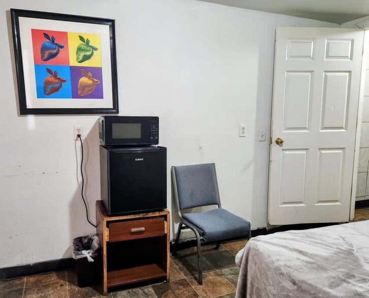 More Photos Of 317 S State St, Westville Hotel For Sale