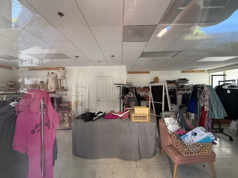 More Photos Of 9030 Windsor Rd, Windsor General Retail For Sale
