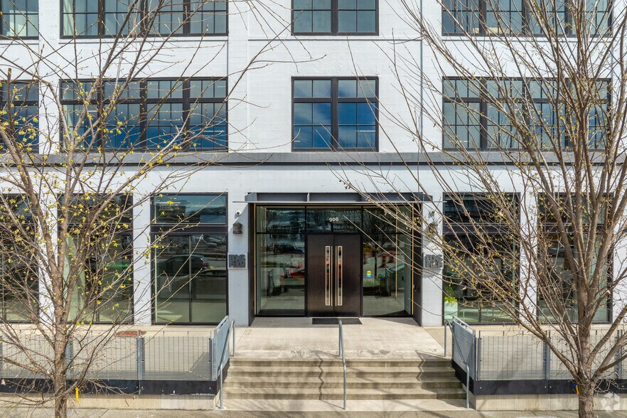 More Photos Of 911 Western Ave, Seattle Office For Lease