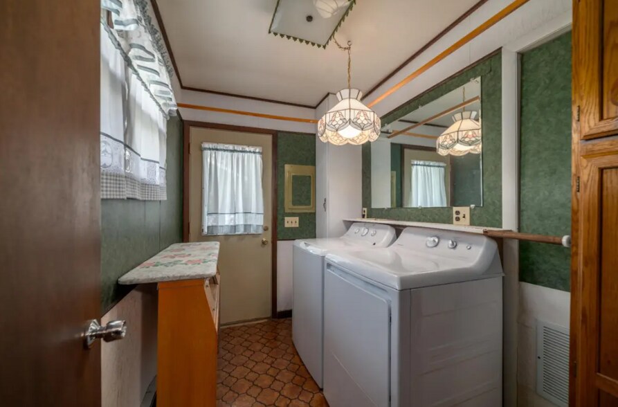 More Photos Of 1773 Superior St, Three Lakes Office For Sale