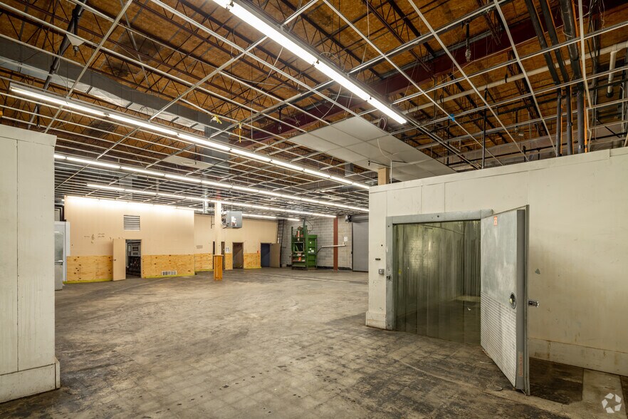 More Photos Of 20425-20427 Plymouth Rd, Detroit Freestanding For Sale