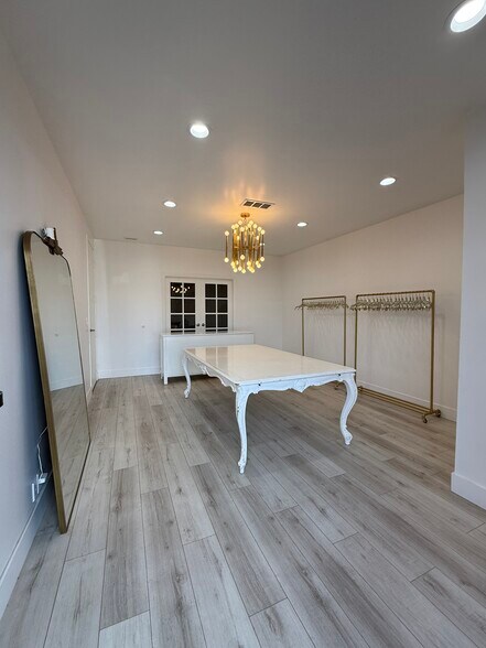 More Photos Of 887 W 16th St, Newport Beach Light Manufacturing For Lease