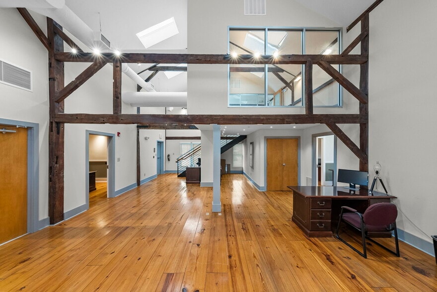 More Photos Of 3 Mapleton Rd, Princeton Office For Sale