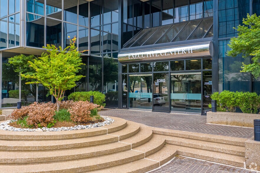More Photos Of 8360 Lyndon B Johnson Fwy, Dallas Office For Sale