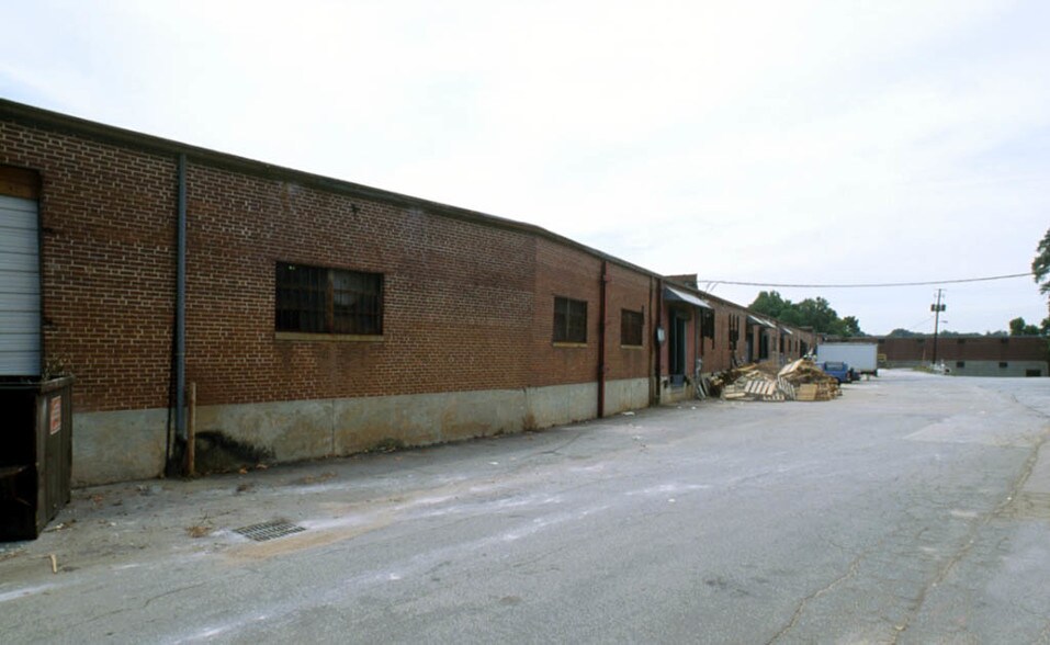 More Photos Of 1130 Donald Lee Hollowell Pky NW, Atlanta Warehouse For Lease